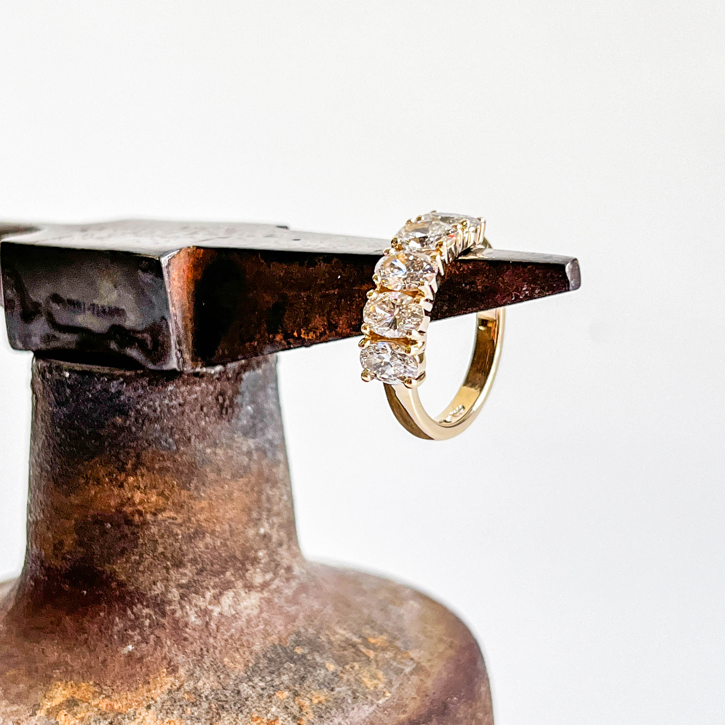 THE CINQ RING: YELLOW GOLD FIVE LAB GROWN DIAMOND BAND