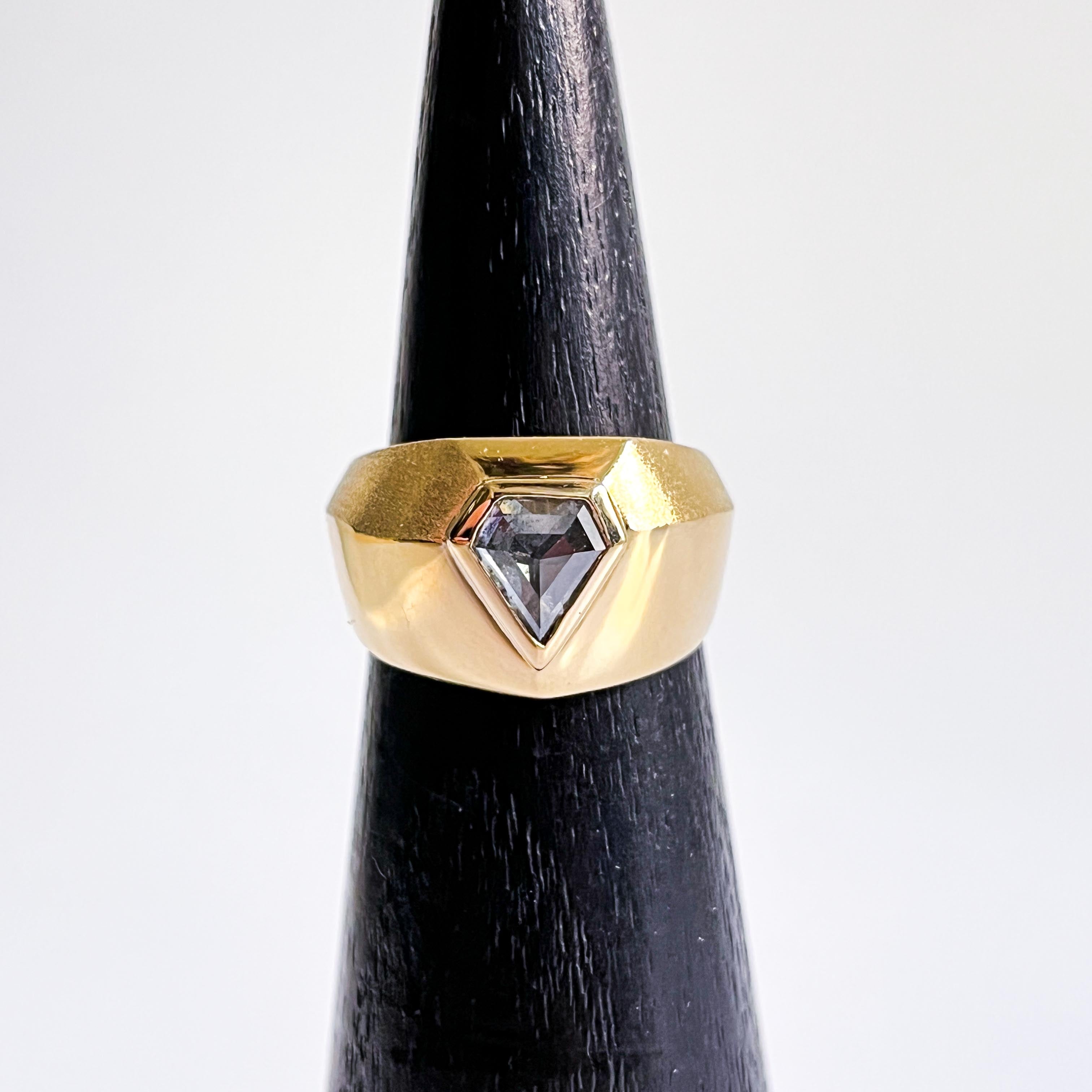 NATHAN: Yellow Gold Shield Cut Salt and Pepper Ring