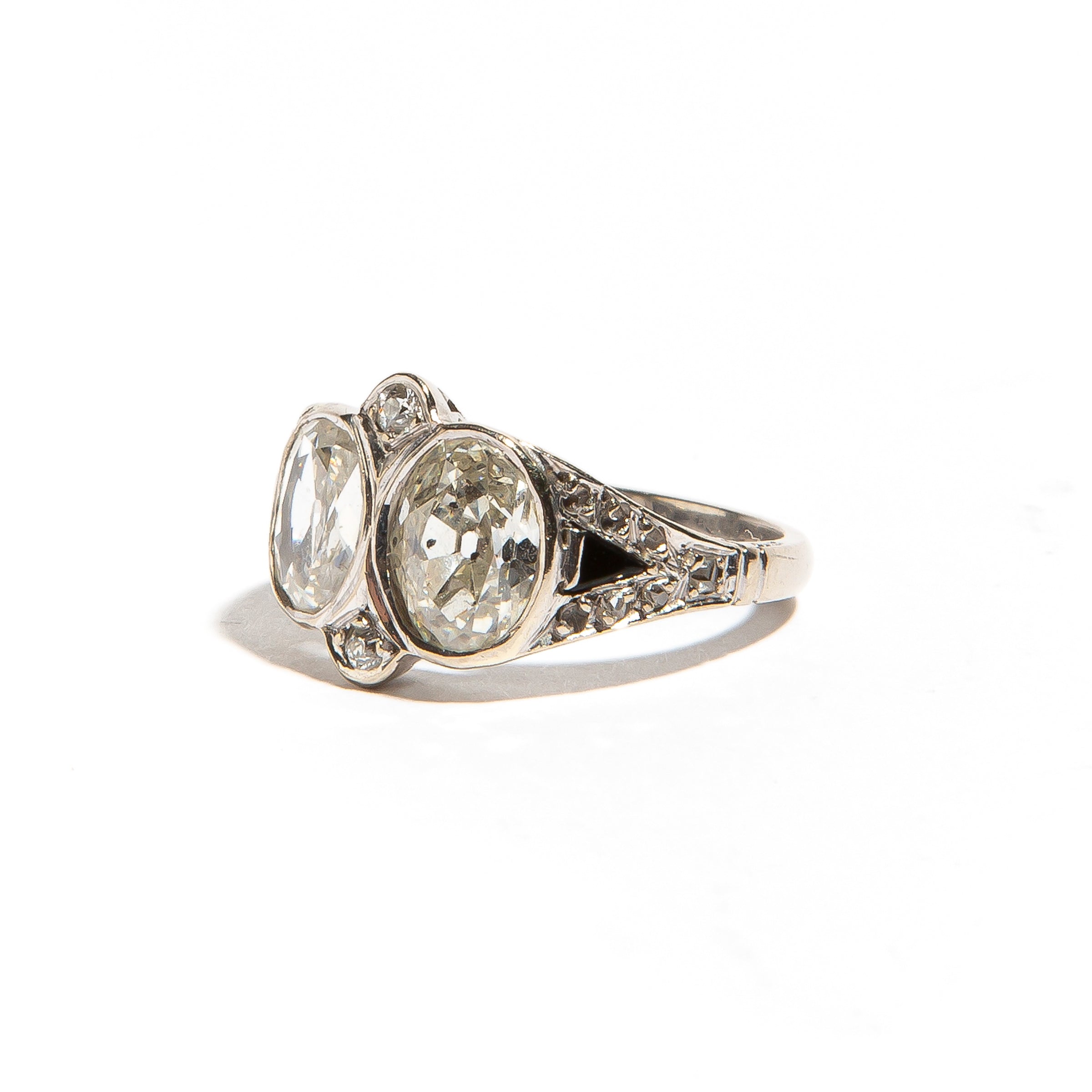 ESTELLE: White Gold Diamond and Onyx Ring