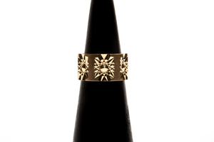 THE PRINCE'S SPANGLE: Yellow Gold Star Spangle Ring
