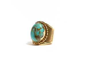 THE ARCTIC: Yellow Gold Oval Turquoise Ring