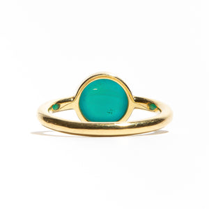 VERY BERRY: Yellow Gold Cabochon Chrysoprase Ring